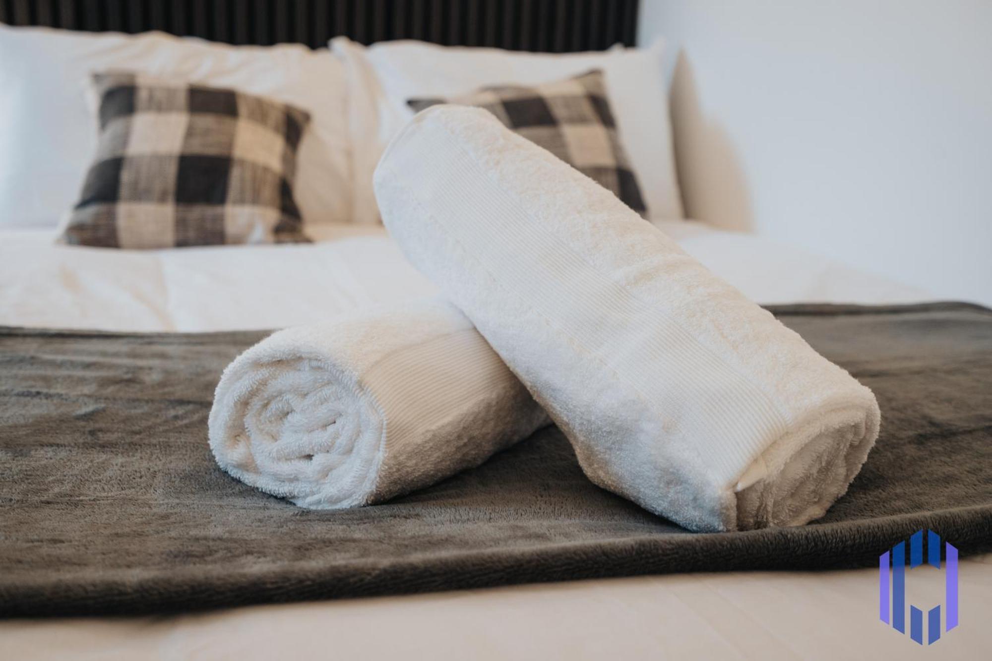 Apartamento Sophisticated & Stylish Flat Near Airport - Sleeps 9
