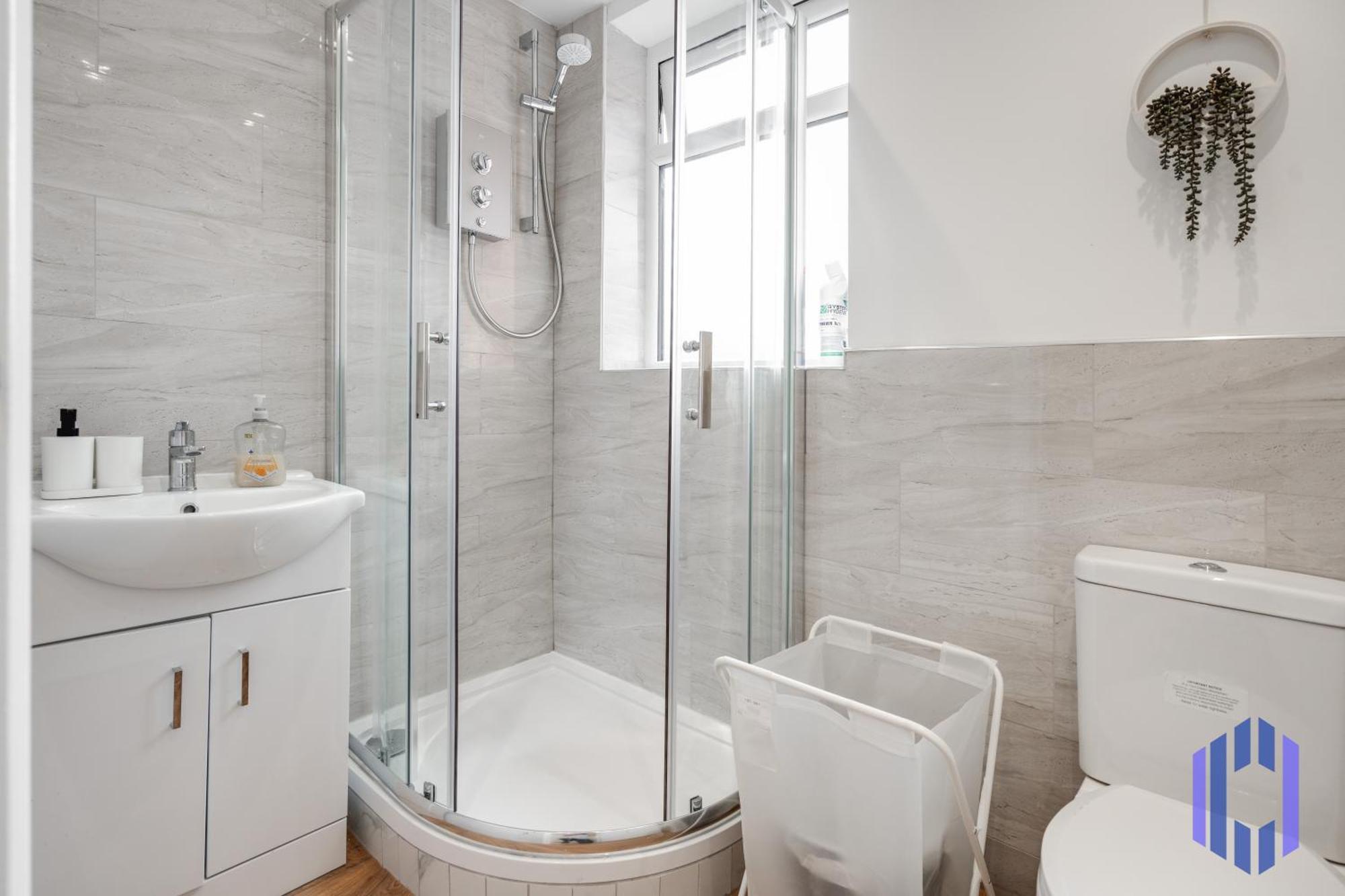 Apartamento Sophisticated & Stylish Flat Near Airport - Sleeps 9 *