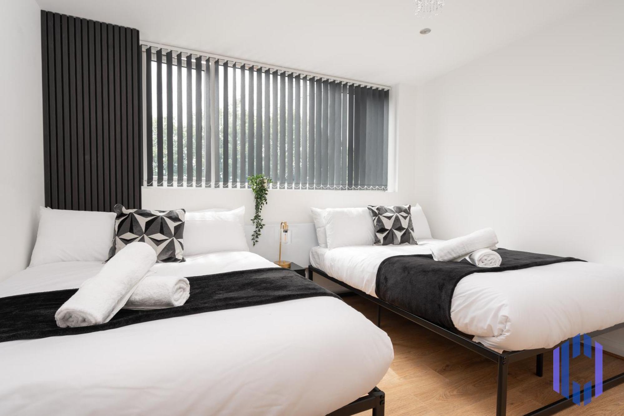 Apartamento Sophisticated & Stylish Flat Near Airport - Sleeps 9 *