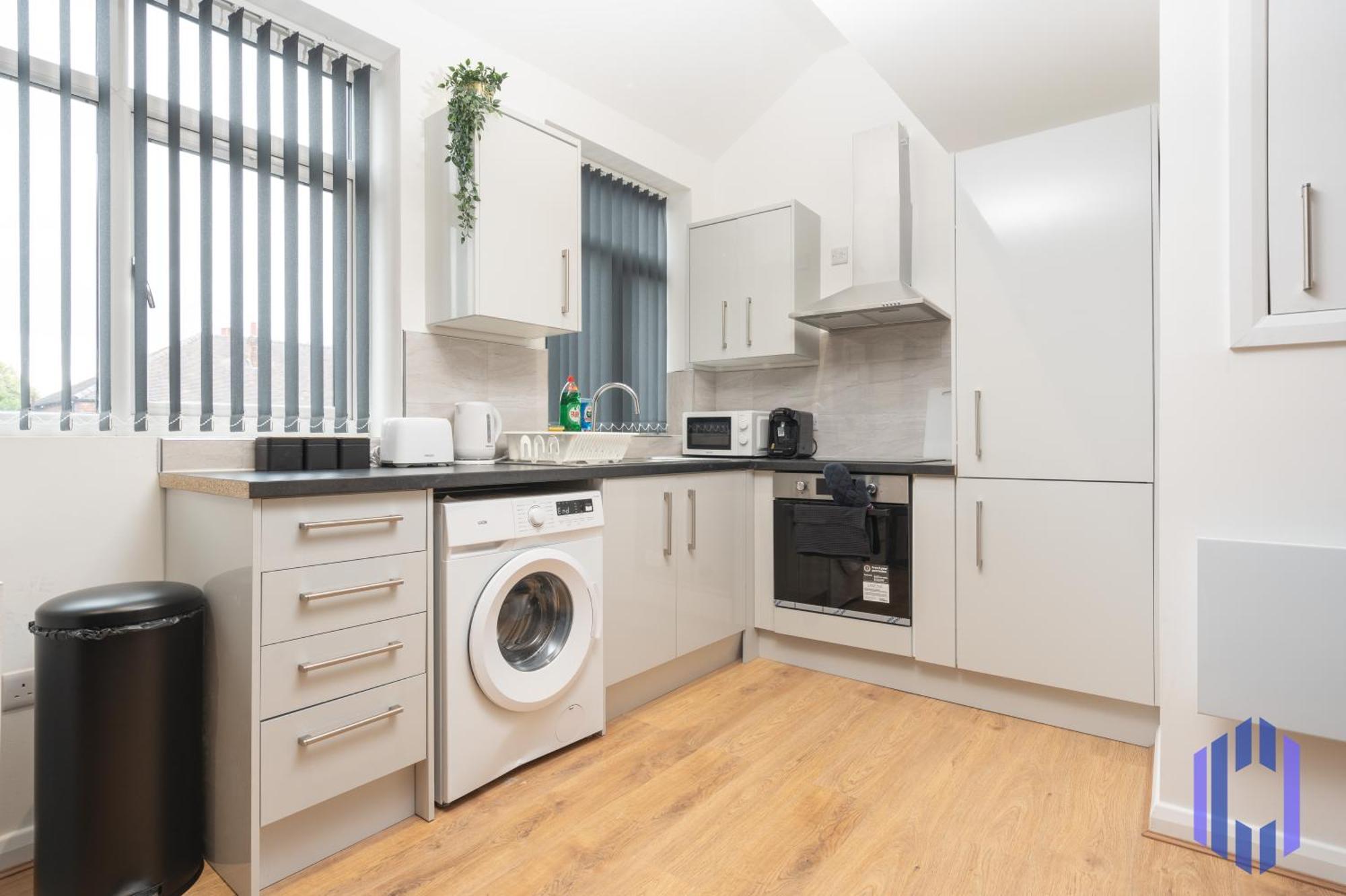 Sophisticated & Stylish Flat Near Airport - Sleeps 9 Apartamento