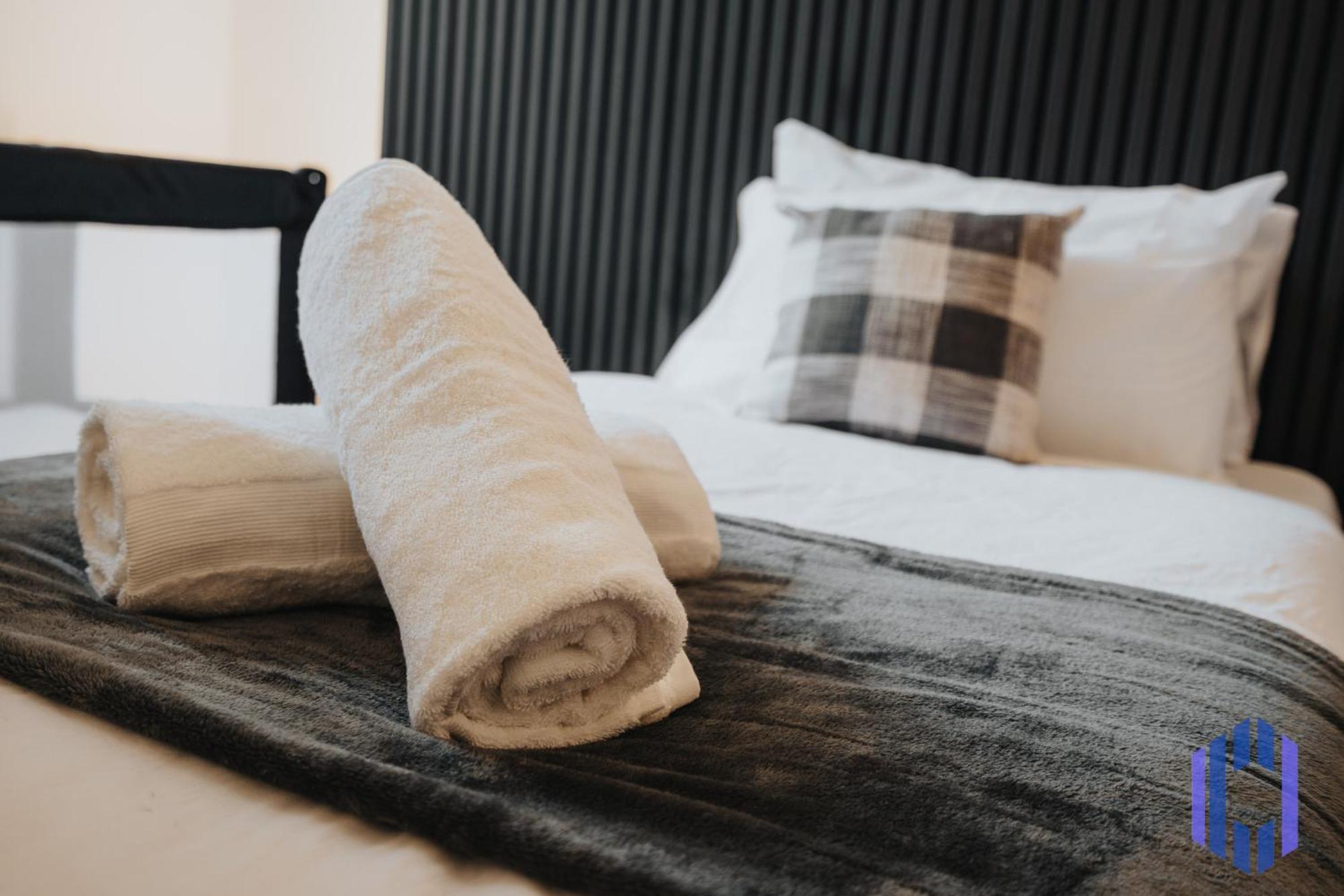 Apartamento Sophisticated & Stylish Flat Near Airport - Sleeps 9 *