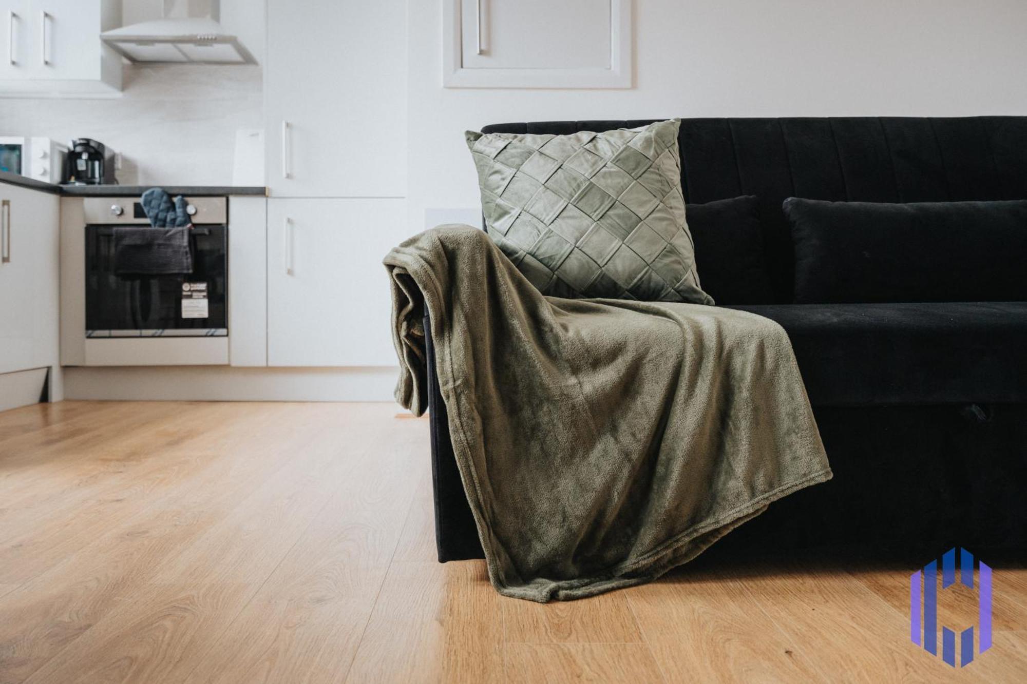 Sophisticated & Stylish Flat Near Airport - Sleeps 9 Apartamento